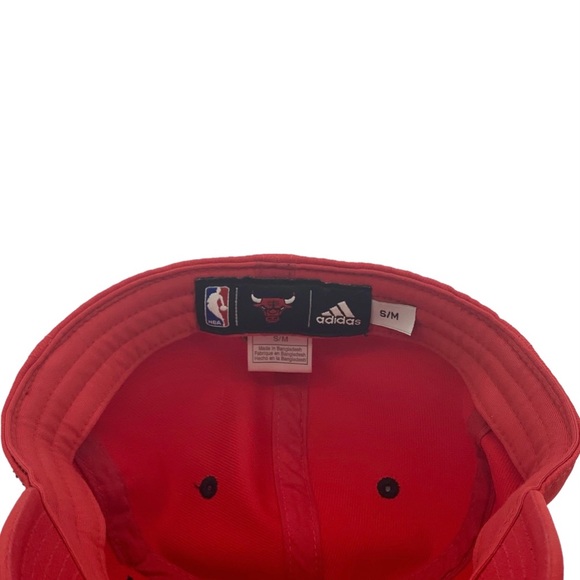 Adidas Chicago Bulls Hat Red Practice Flex Hat Men’s S/M - Picture 3 of 3